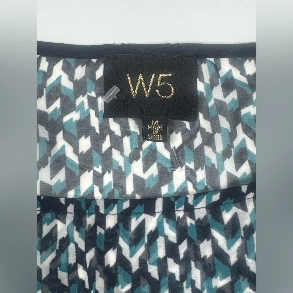 W5 Women's Blue and White Geometric Blouse 🤍💙 - Picture 2 of 8